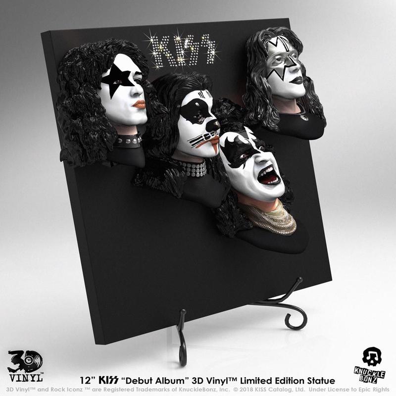 Kiss \"Debut\" (3D statue)